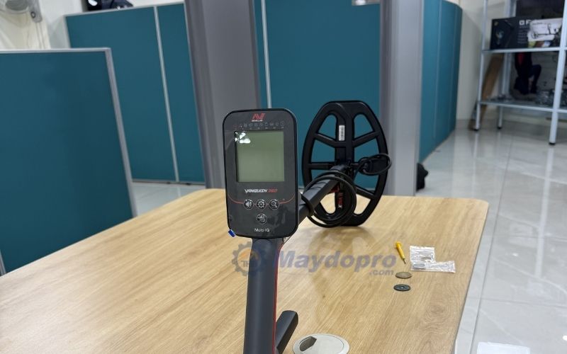 Màn hình hiển thị các thông số của Vanquish 360 