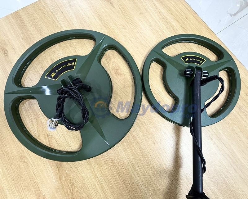 TM-99S đi kèm với hai đĩa dò to và nhỏ