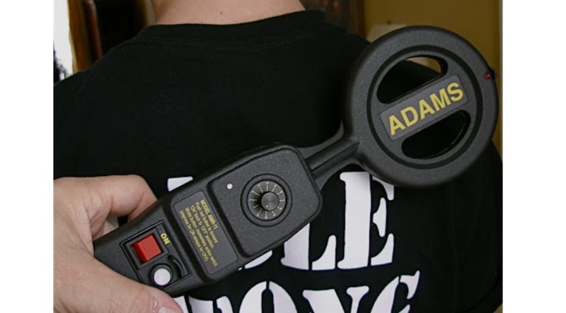 Adams AMR-11 dò nhanh, có đa dạng tính năng