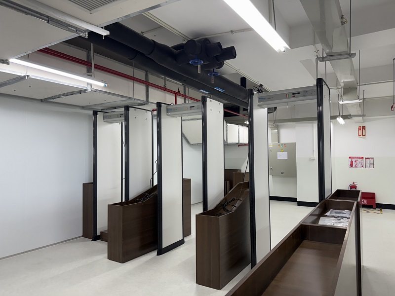 Cổng dò kim loại