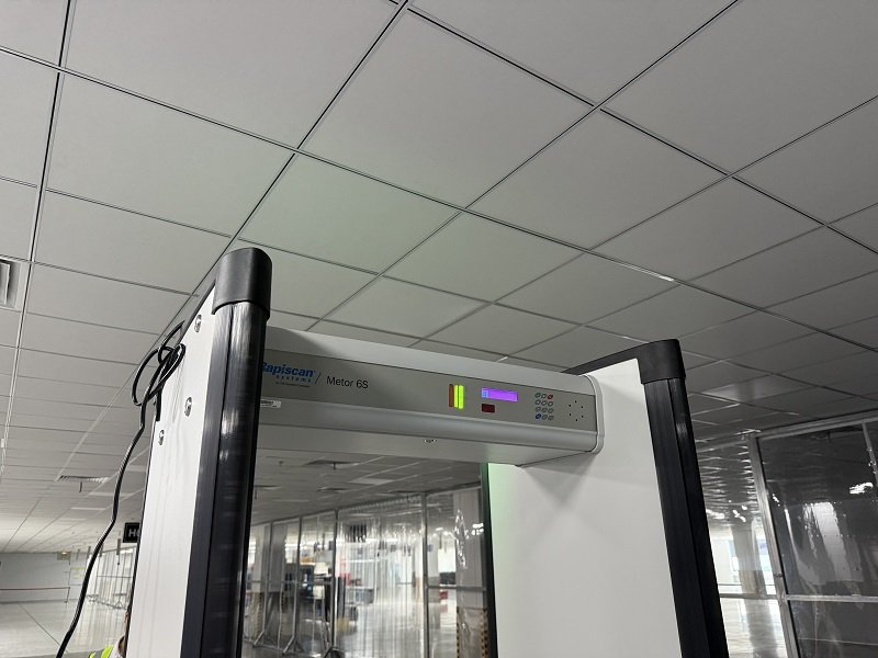 Cổng dò kim loại