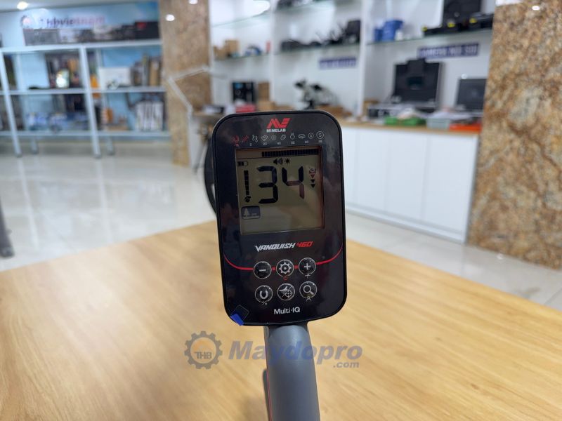 Máy dò Vanquish 460 được tích hợp nhiều tính năng hiện đại