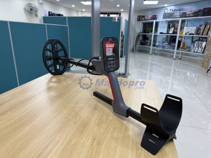 Minelab Vanqish 460 sử dụng công nghệ đa tần và 5 mức hiển thị độ sâu